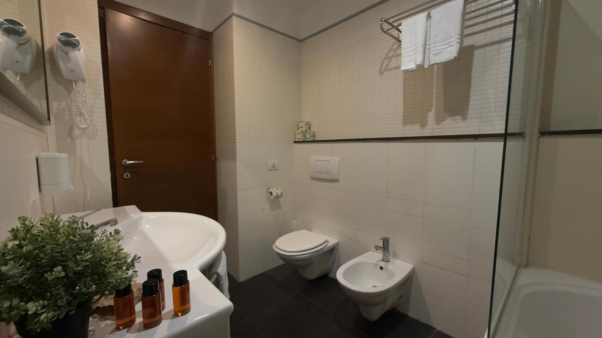 Romalive Hotel Bagian luar foto